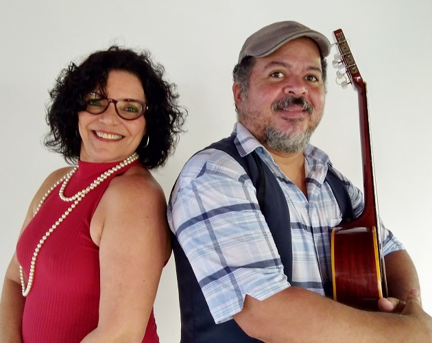 A cantora Rita Soll e o multi-instrumentista André Luba apresentam o show "Num Canto de Bar" (Foto: Farias Júnior)