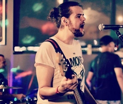 Chega às livrarias versão impressa de "Como Ser Um Rockstar", de Guga Mafra