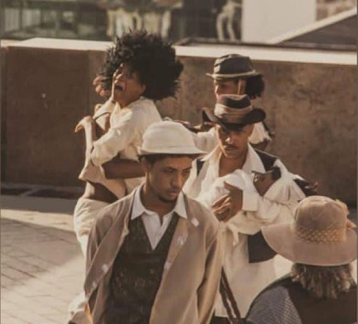Setenta atores encenam espetáculo "Navio Negreiro dos Tempos Atuais" no Dia da Consciência Negra, em Salvador