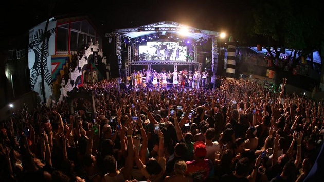 Timbalada abre temporada dos ensaios de Verão no Candyall Guetho Square, em Salvador
